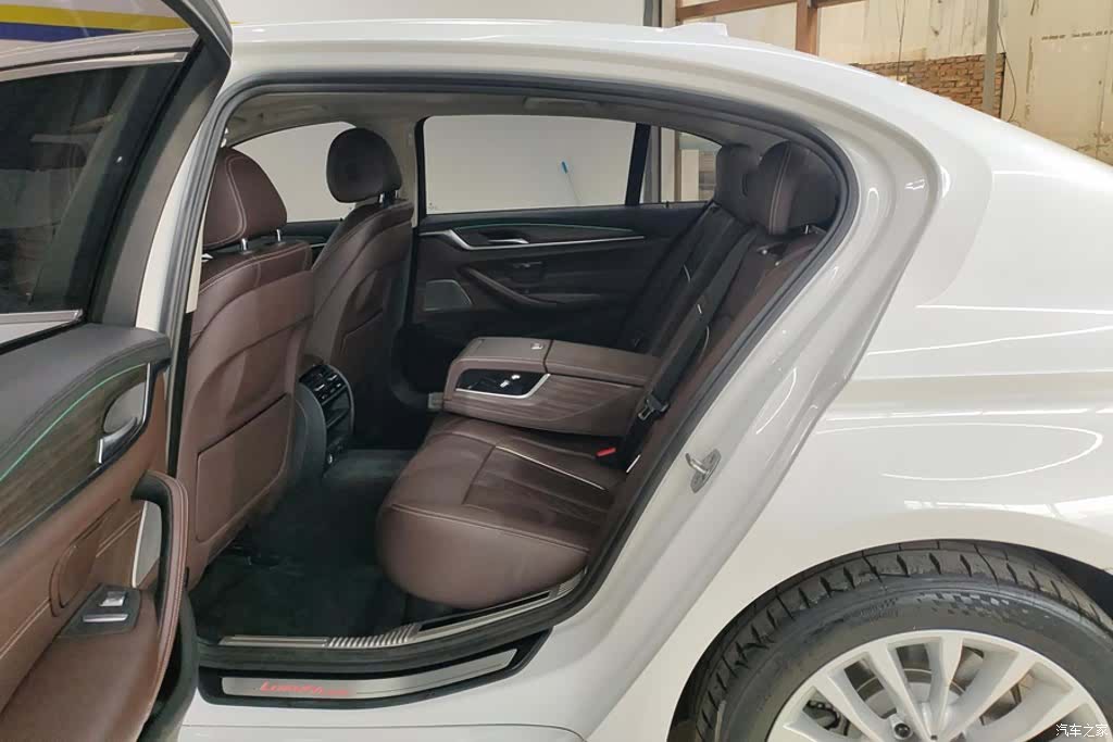 BMW 5 Series, 2018 11