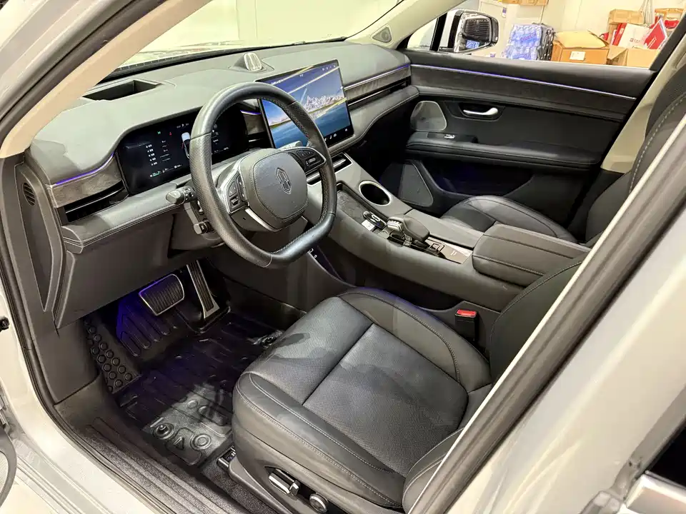 AITO Ask the world M5