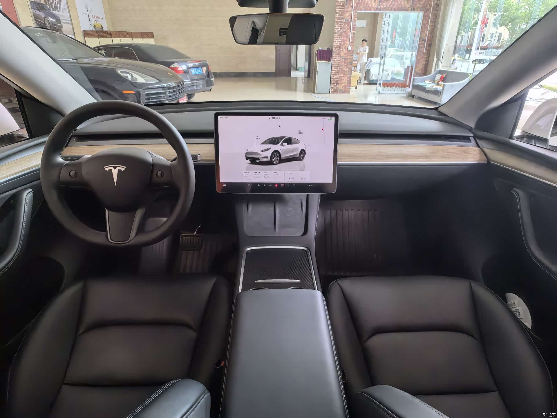Tesla Model Y, 2023 4