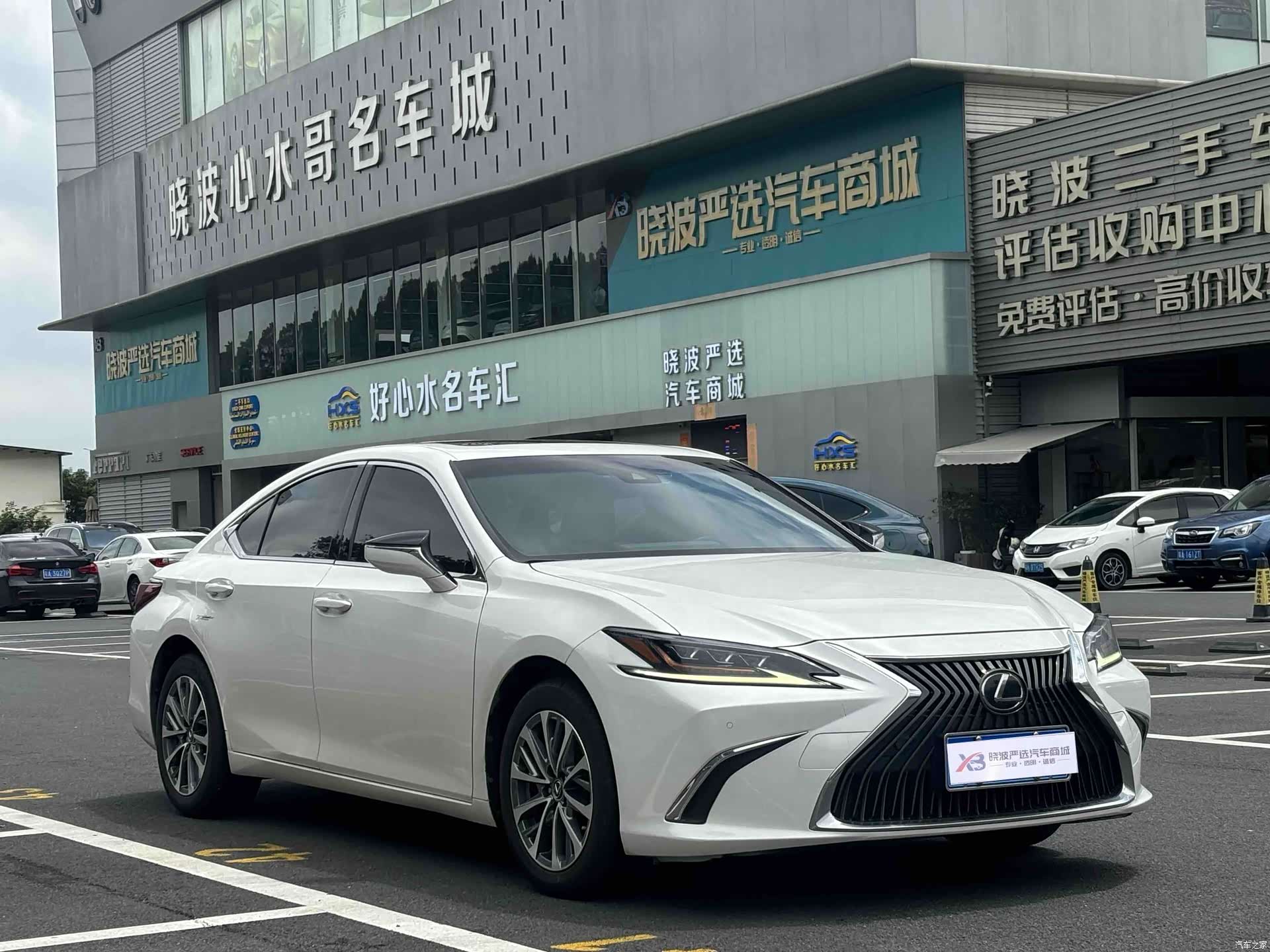 Lexus ES, 2021 3
