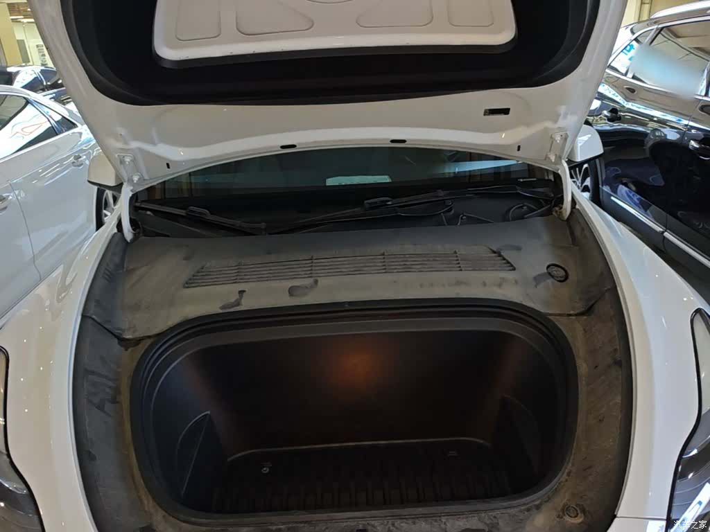 Tesla Model Y, 2024 20