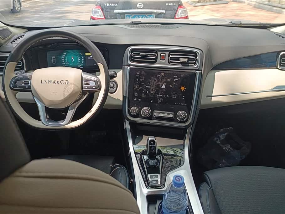 Lynk & Co 01