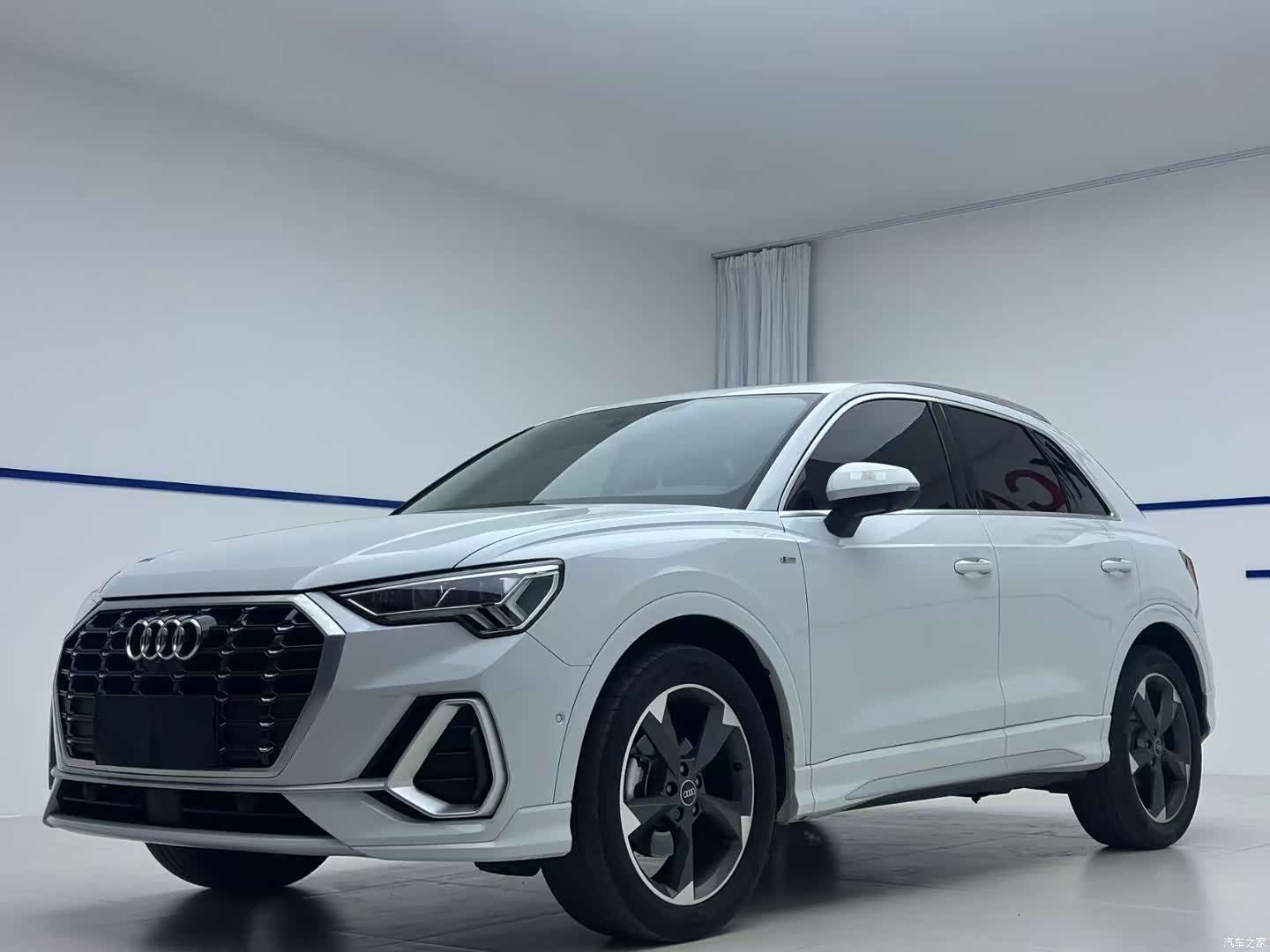 Audi Q3, 2023 1
