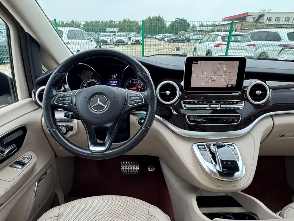 Mercedes-Benz V-class