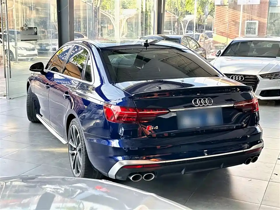 Audi S4