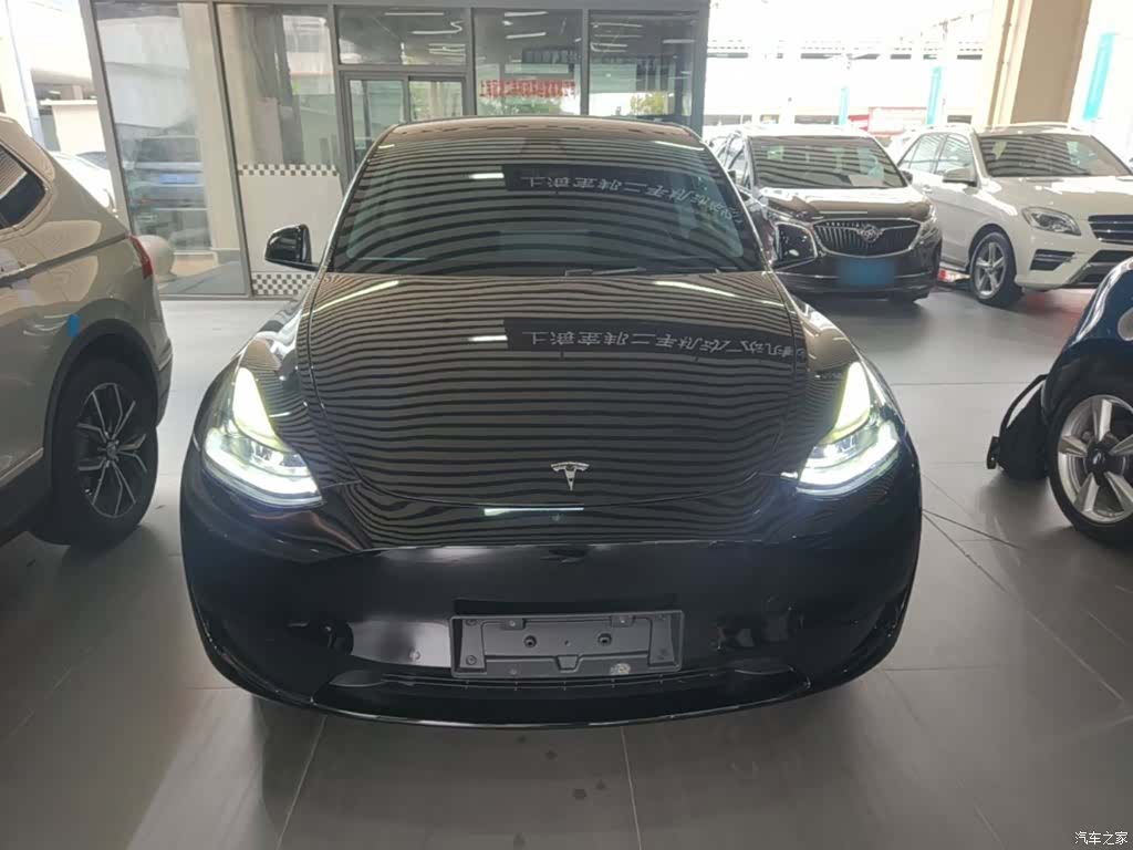 Tesla Model Y, 2023 3