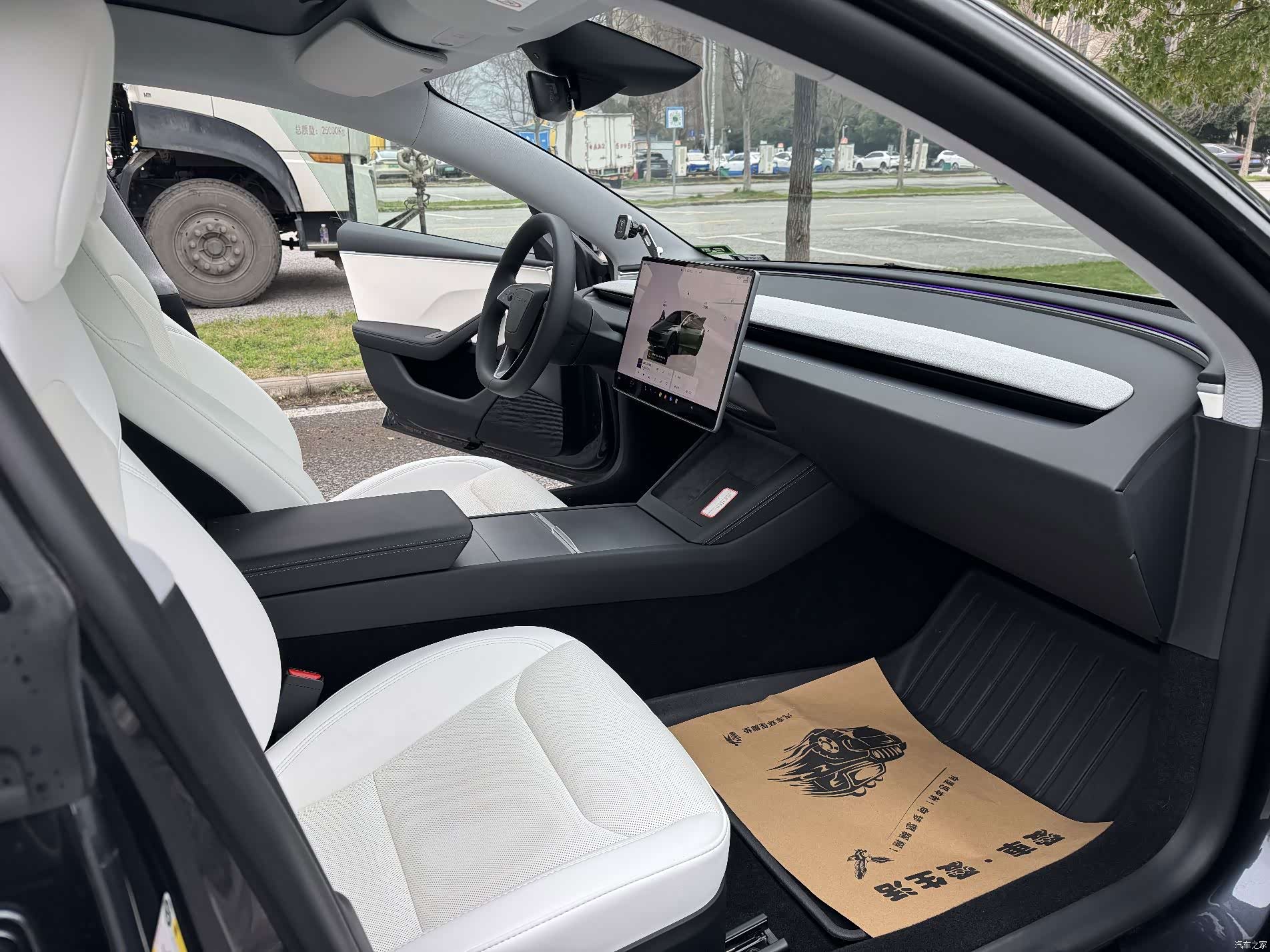 Tesla Model 3, 2024 8