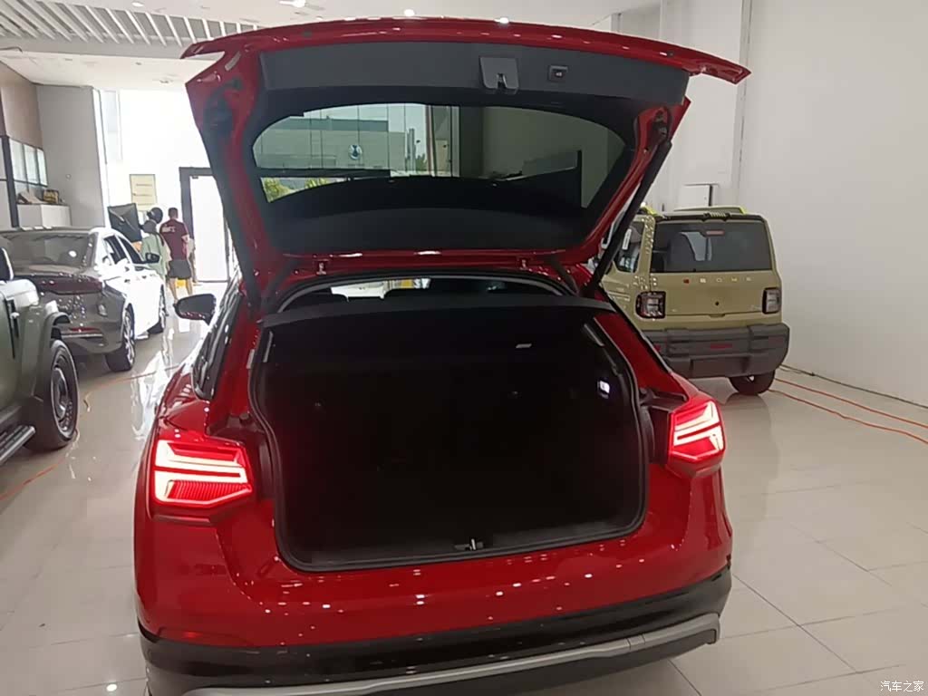 Audi Q2L, 2019 19