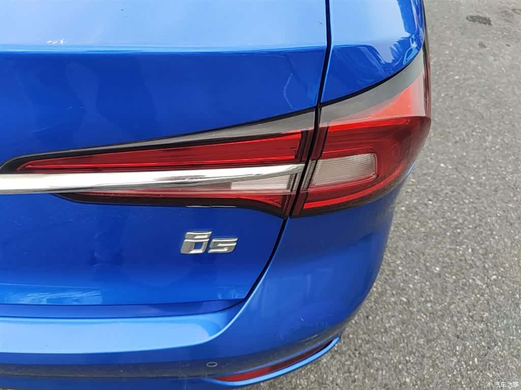 Roewe i5, 2019 8