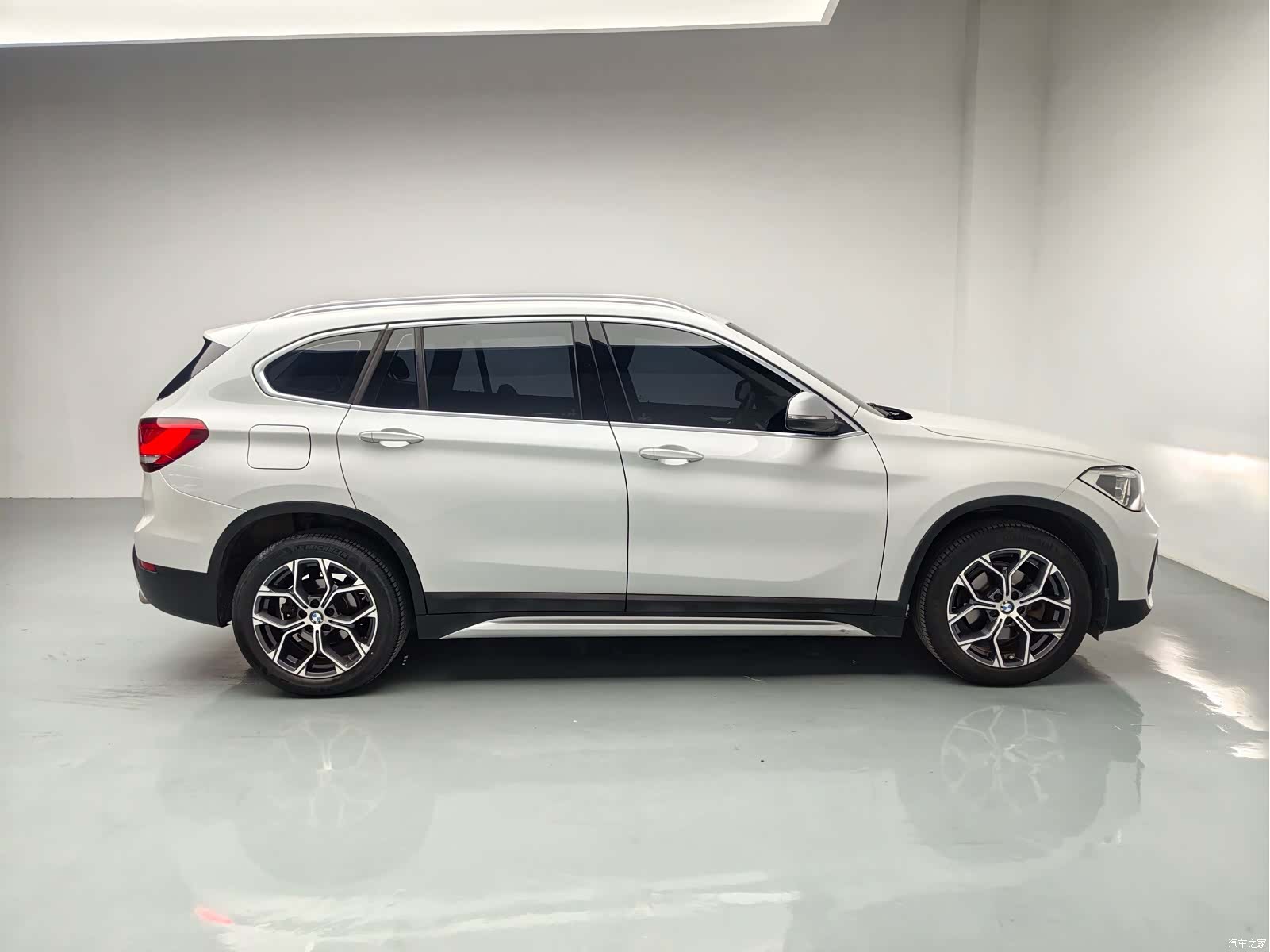 BMW X1, 2021 все фото
