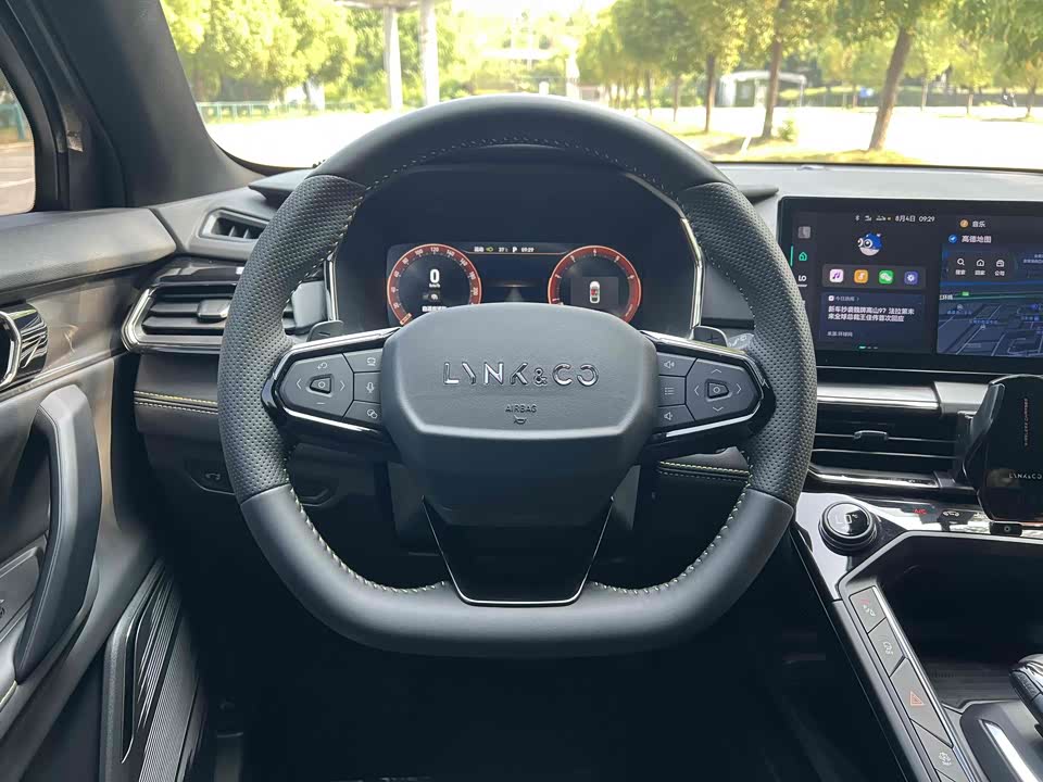 Lynk & Co 06 Lynk & Co 06