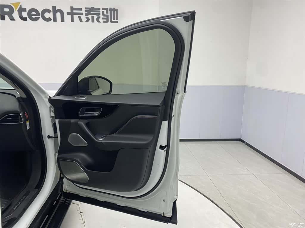 Jaguar F-PACE, 2017 26