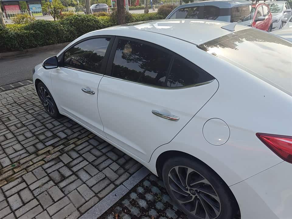 Hyundai Lead