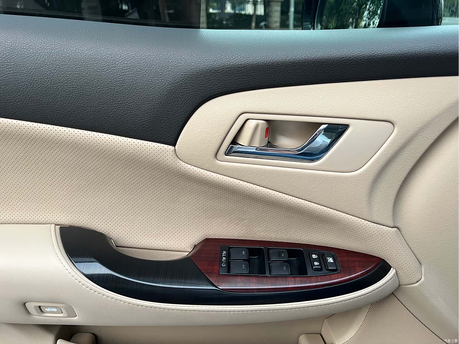 Toyota Crown, 2012 27