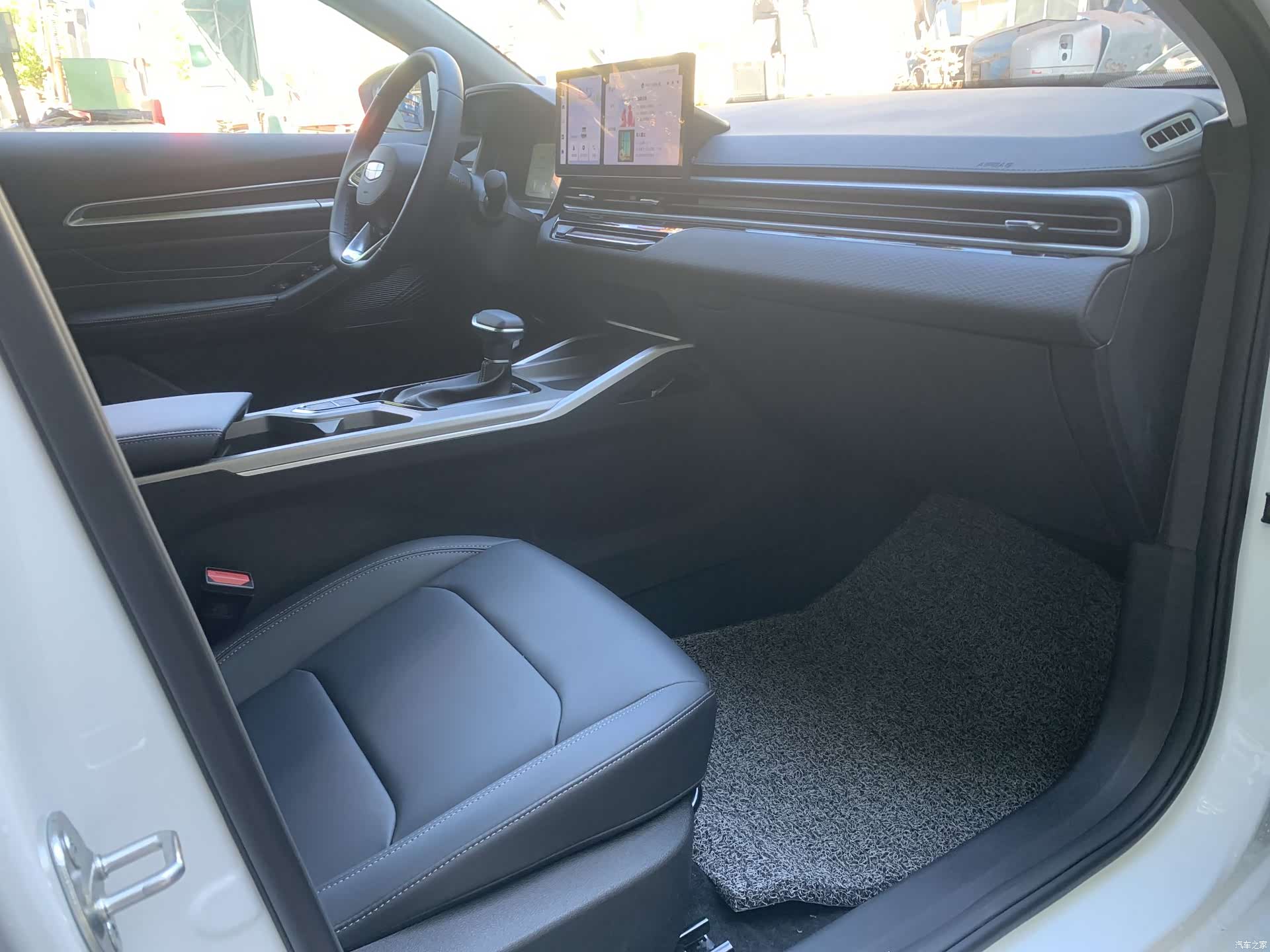 Geely Emgrand, 2025 8