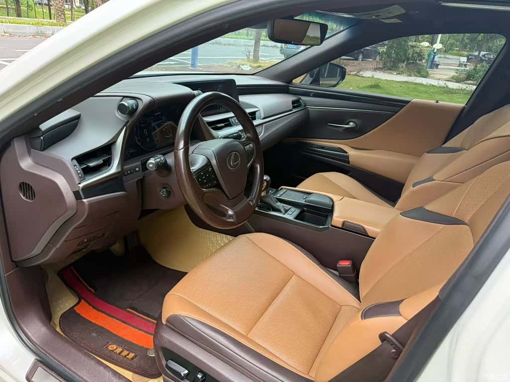 Lexus ES, 2021 7