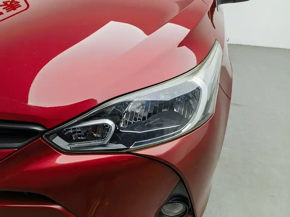 Toyota YARiS L to enjoy