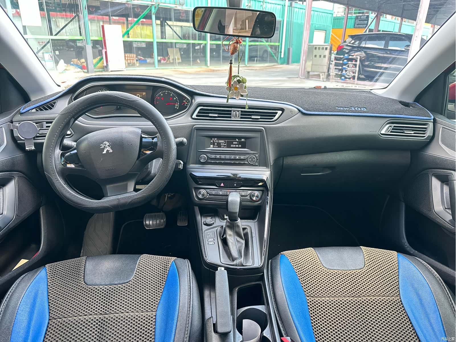 Peugeot 308, 2016 все фото