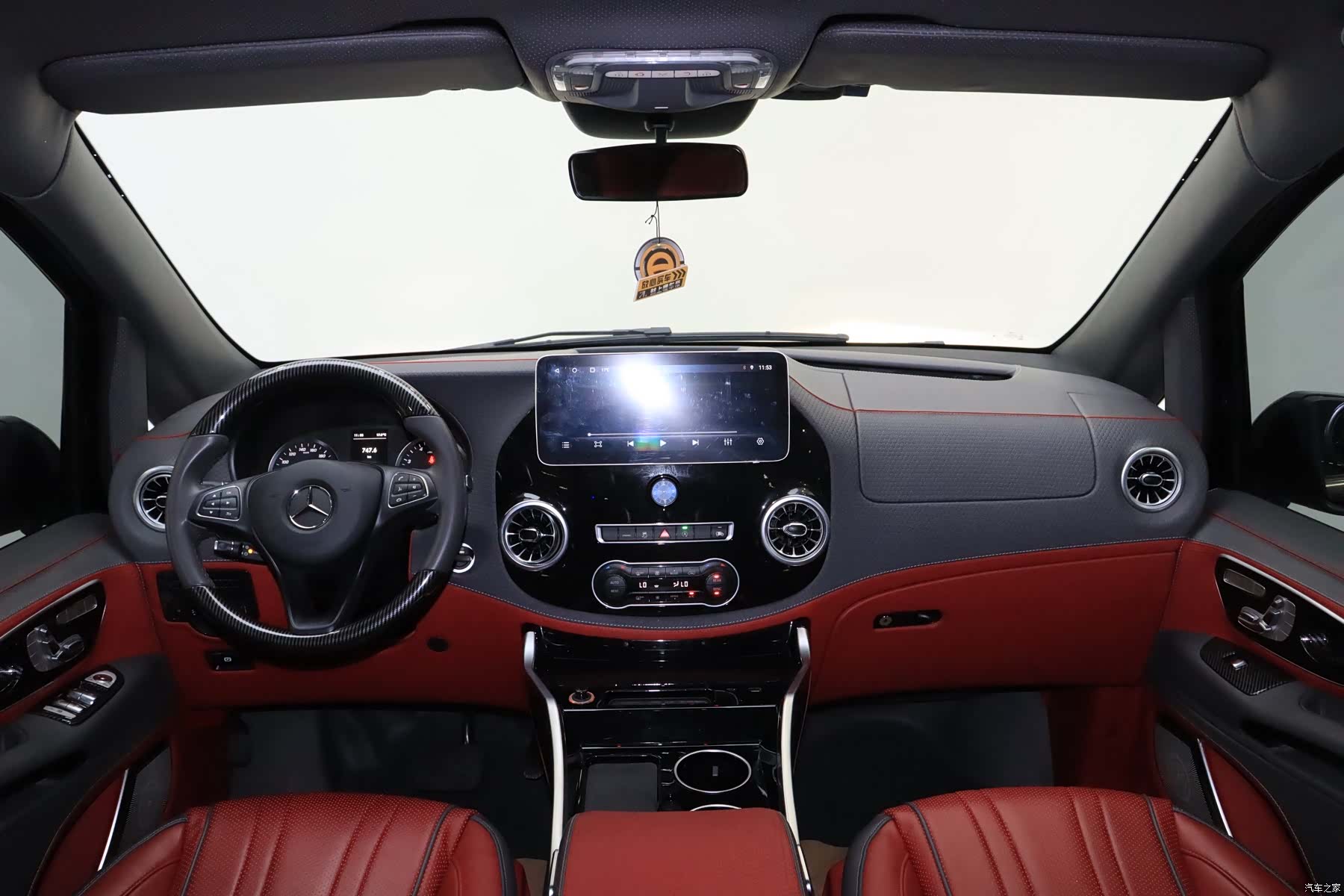 Mercedes-Benz 7, 2023 17