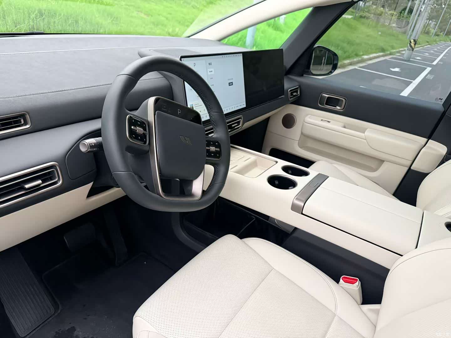 Li Auto MEGA, 2025 4