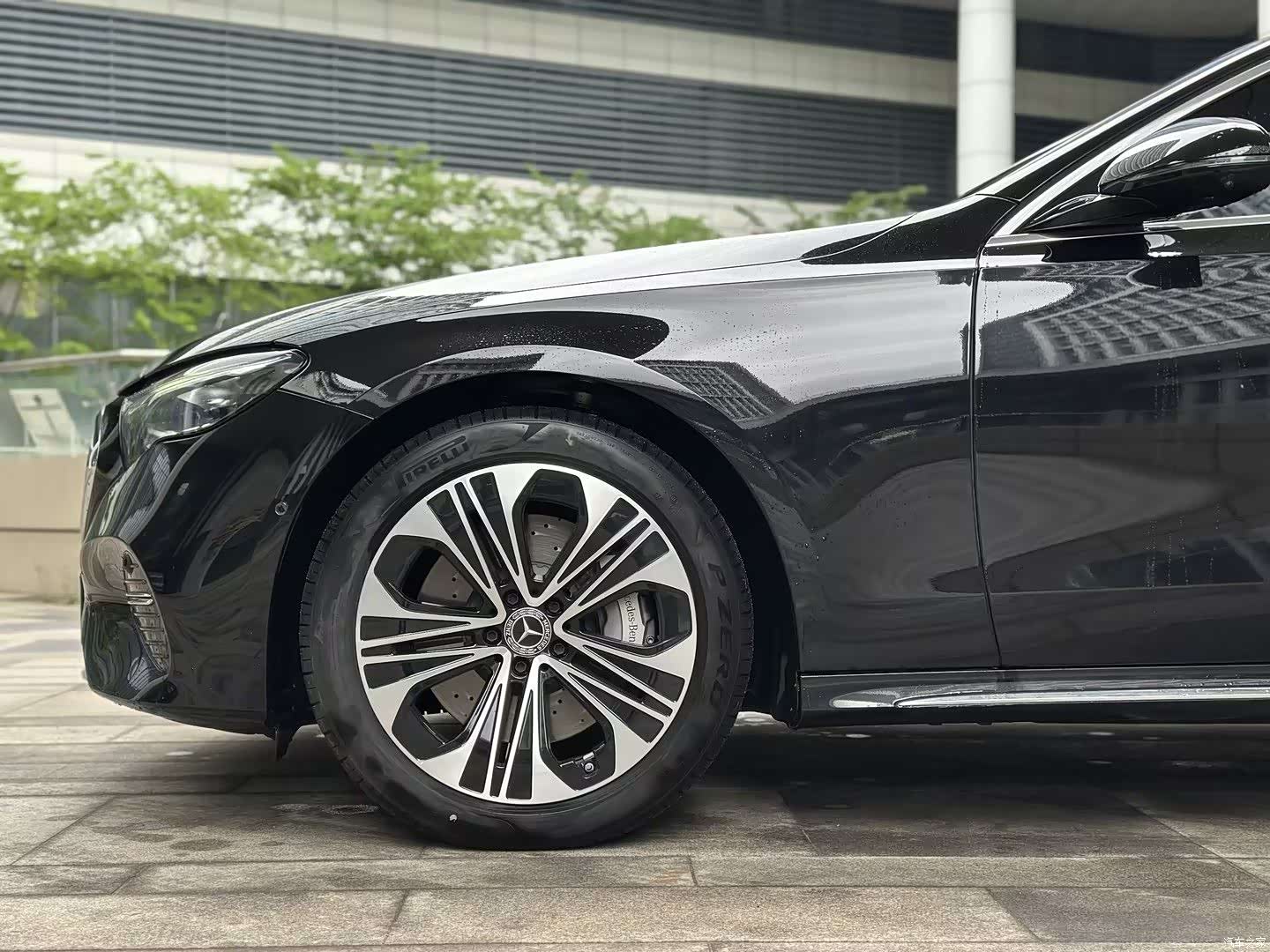 Mercedes-Benz E-Class, 2025 4