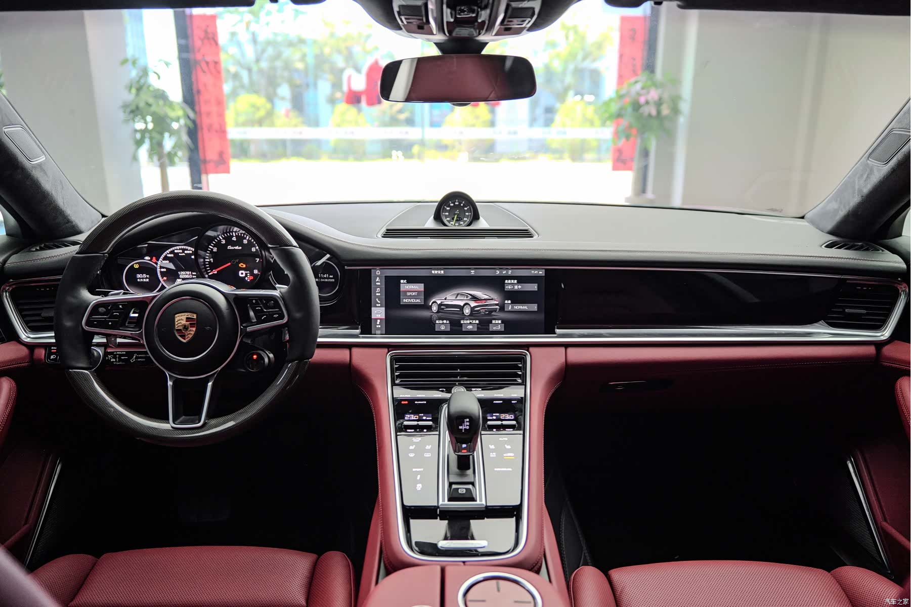Porsche Panamera, 2018 все фото