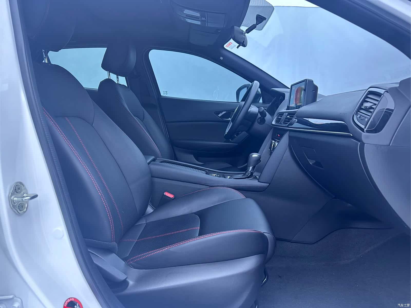 Mazda CX-4, 2023 13