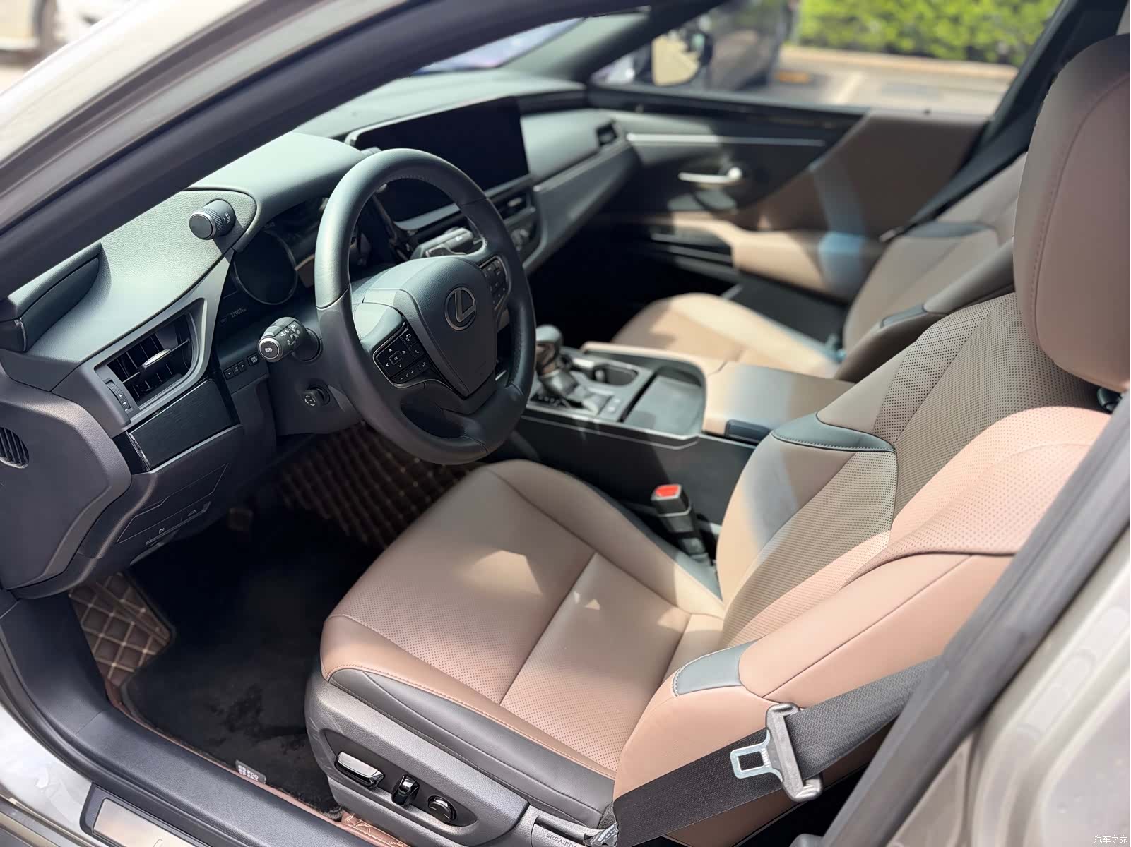 Lexus ES, 2023 13