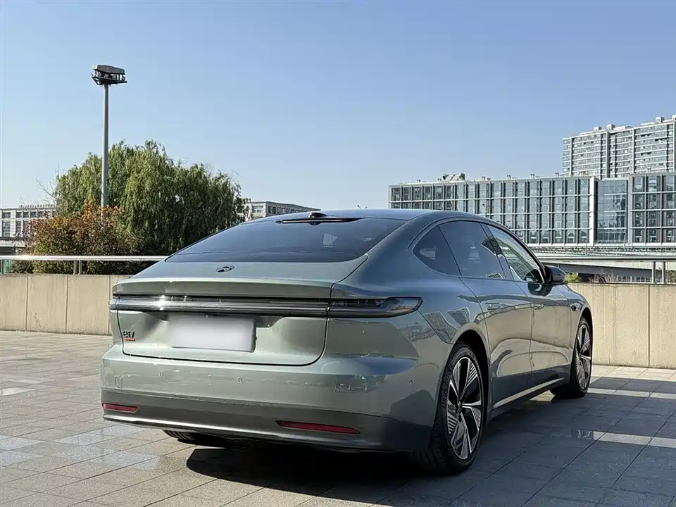 NIO ET7