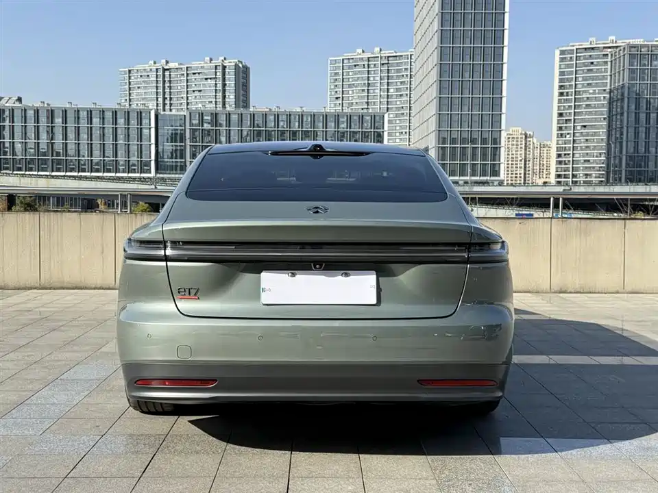 NIO ET7