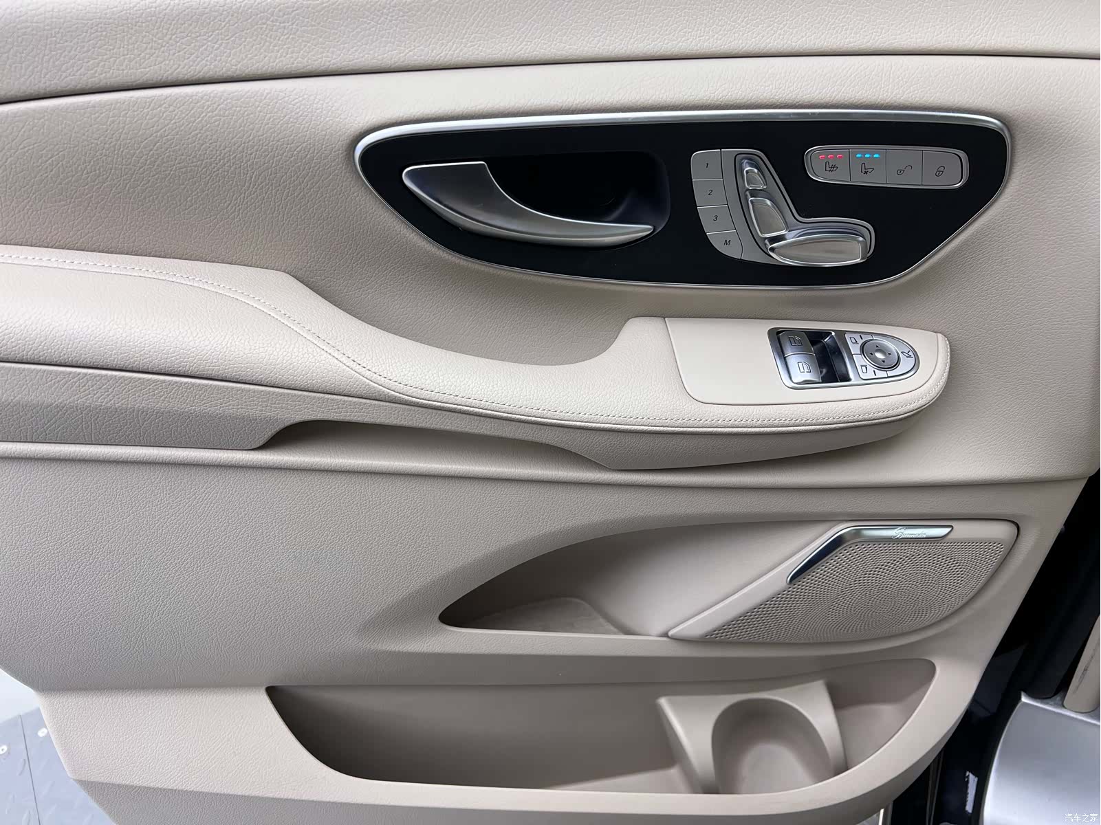 Mercedes-Benz V-Class, 2023 все фото