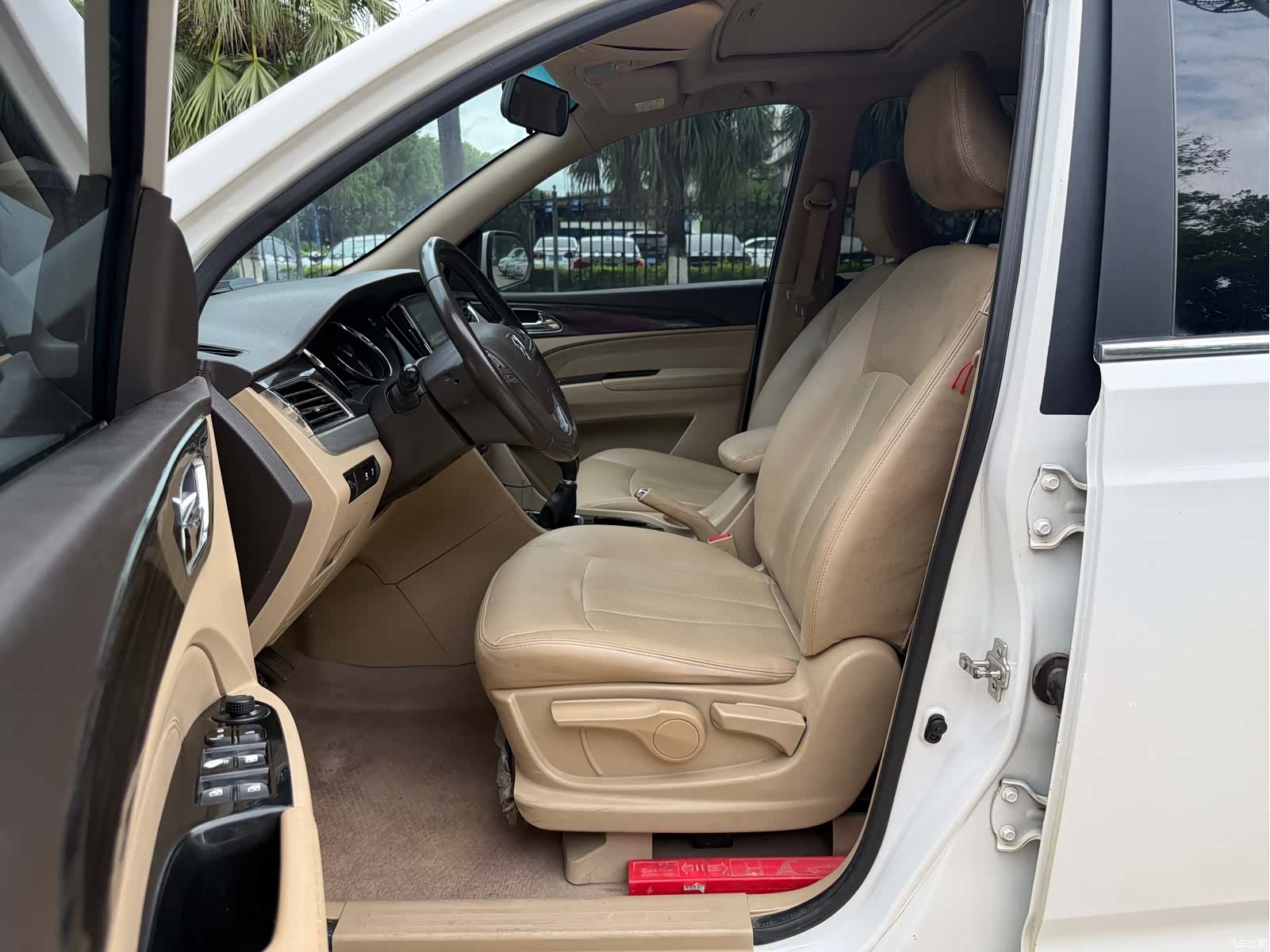 Wuling 730, 2016 4