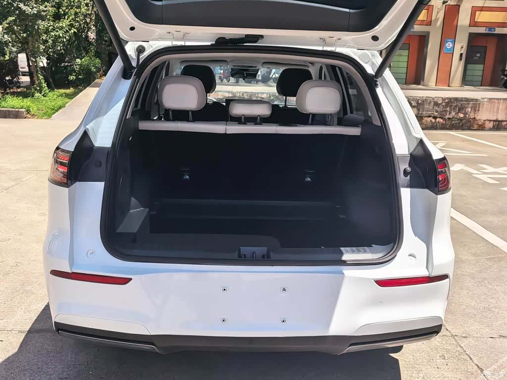 Geely Galaxy E5, 2024 13