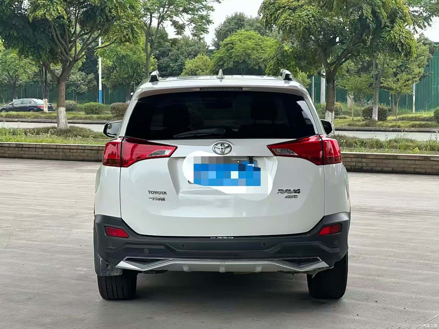 Toyota RAV4, 2015 все фото