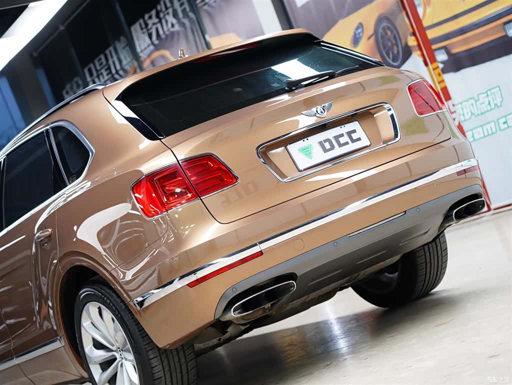 Bentley Bentayga, 2017 12