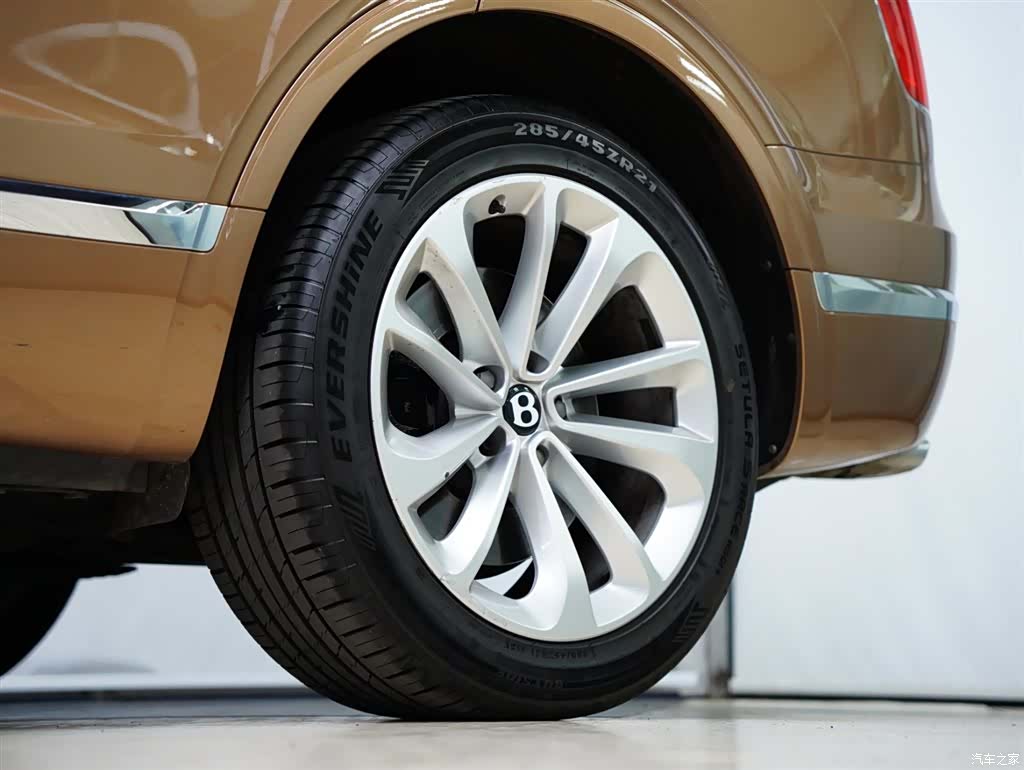 Bentley Bentayga, 2017 22