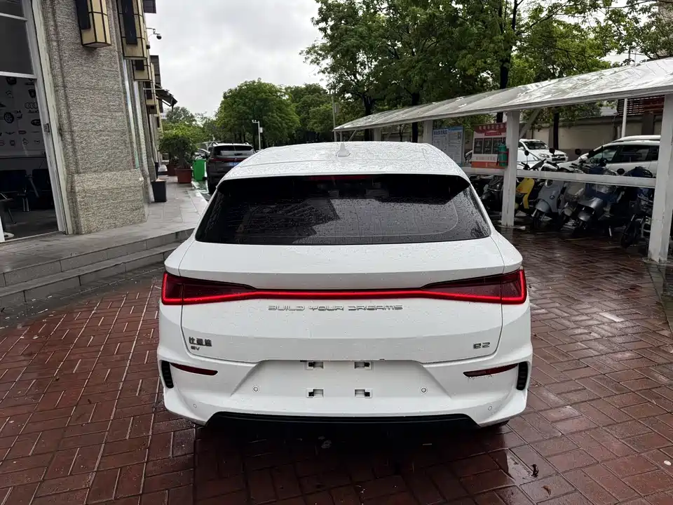 BYD e2