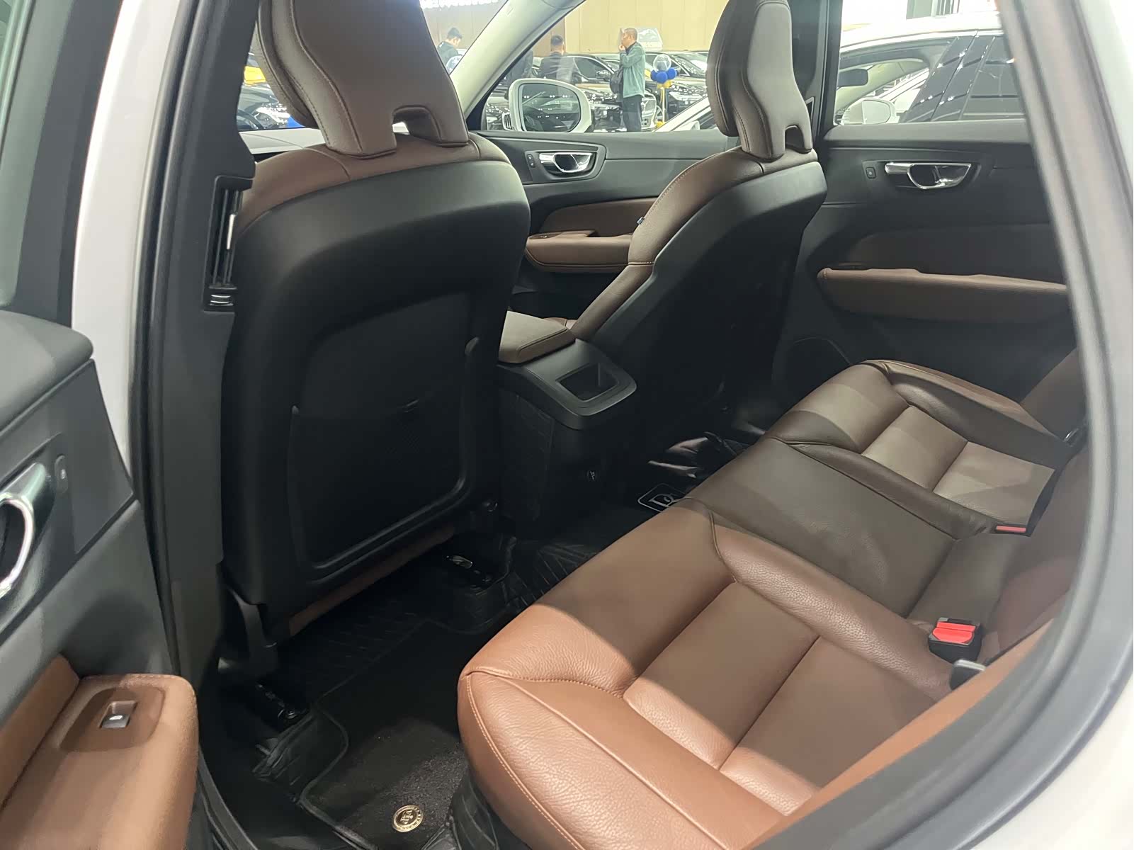 Volvo XC60, 2019 все фото