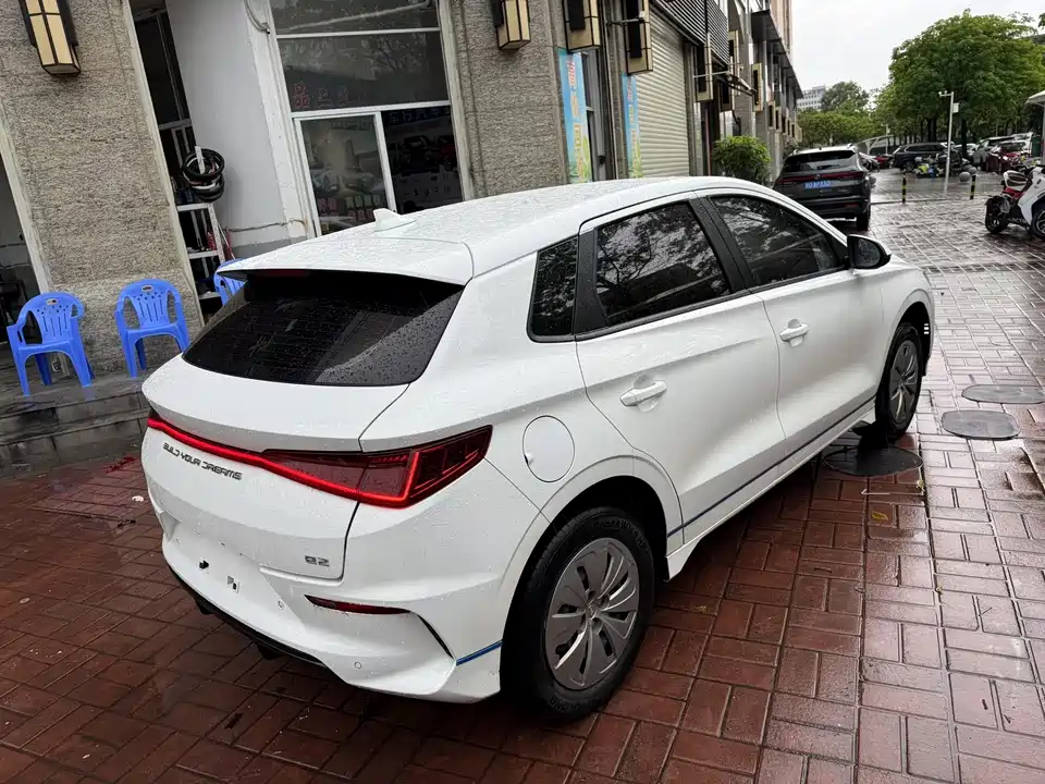 BYD e2