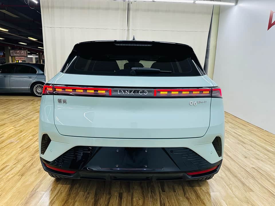Lynk & Co 06 EM-P