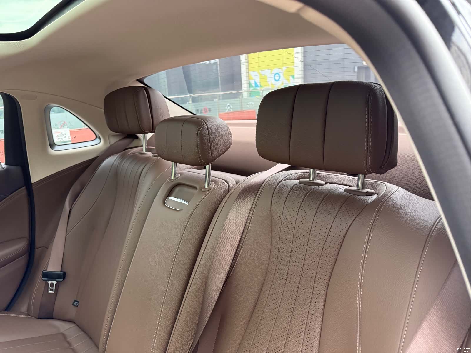 Mercedes-Benz E-Class, 2022 37