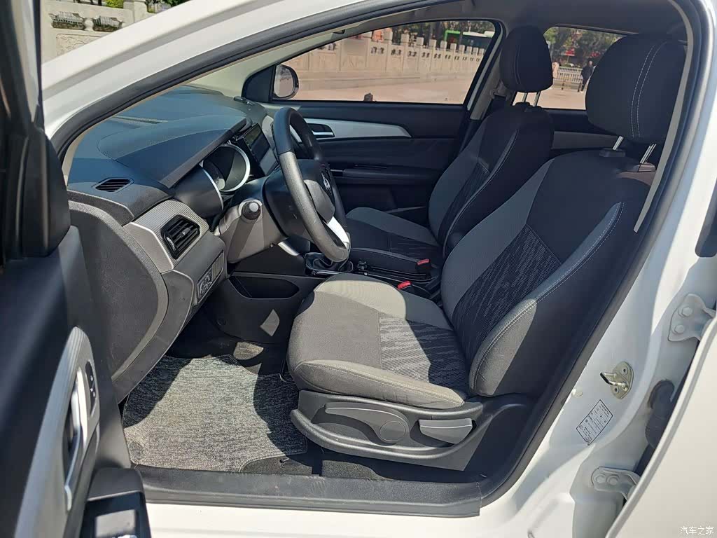DongFeng AX3, 2019 16