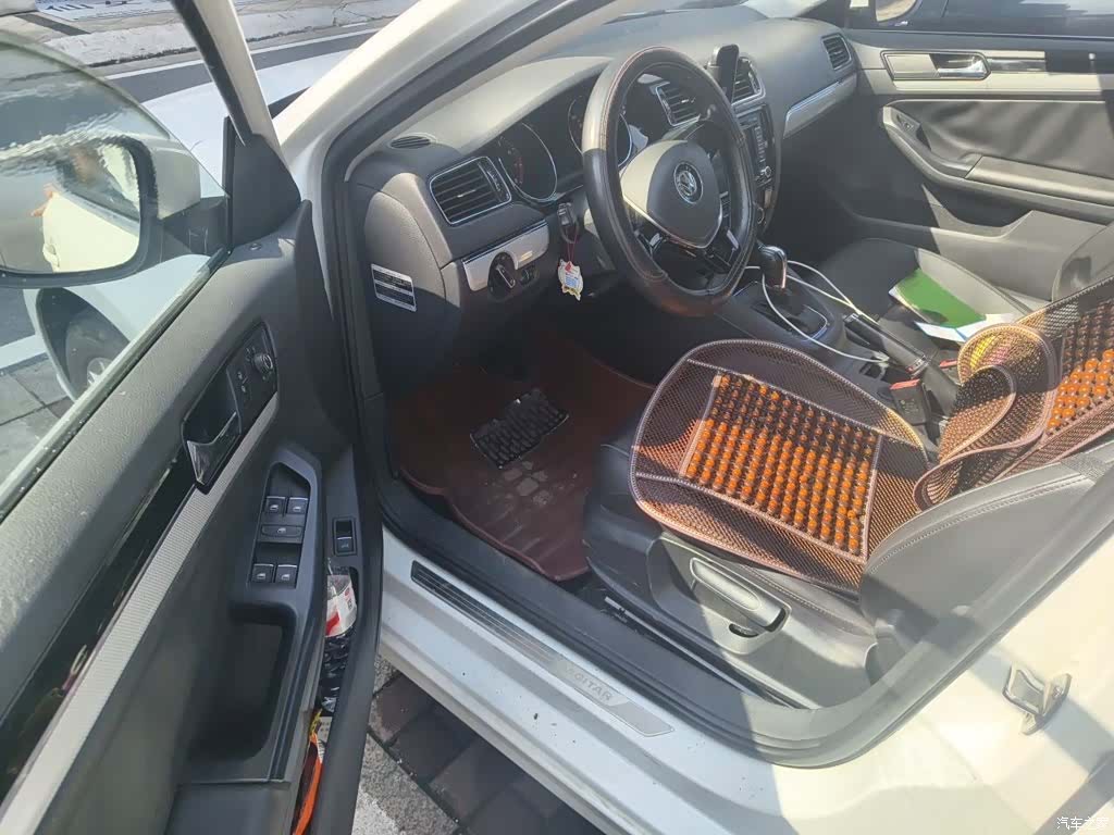 Volkswagen Sagitar, 2016 14