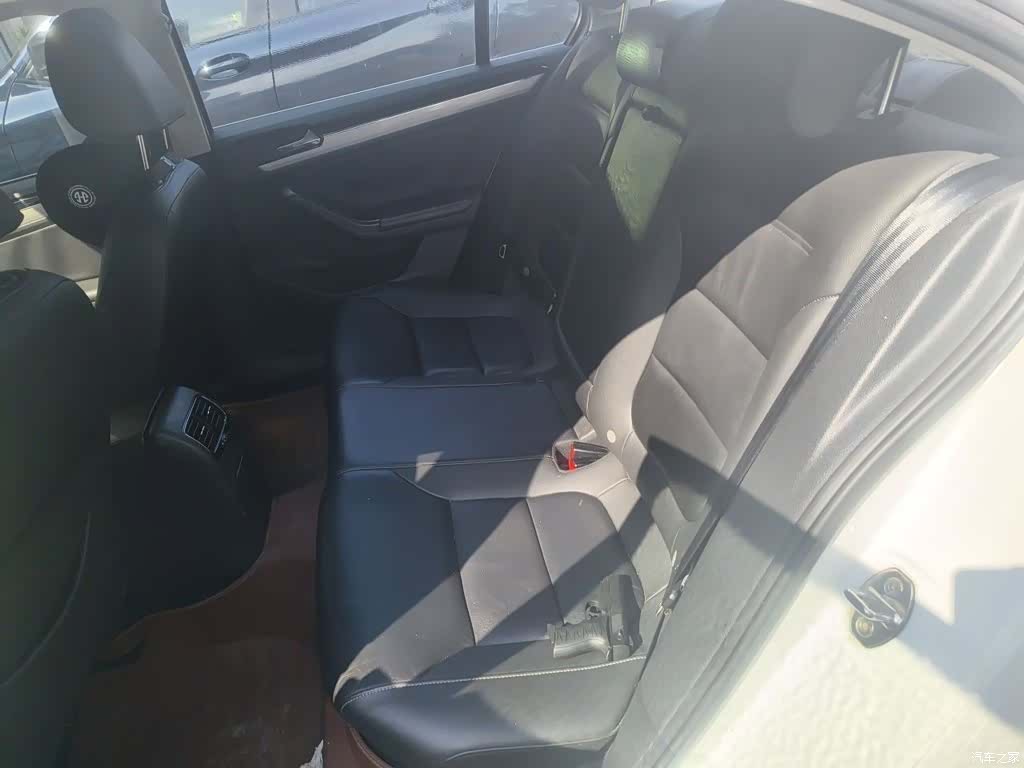 Volkswagen Sagitar, 2016 15