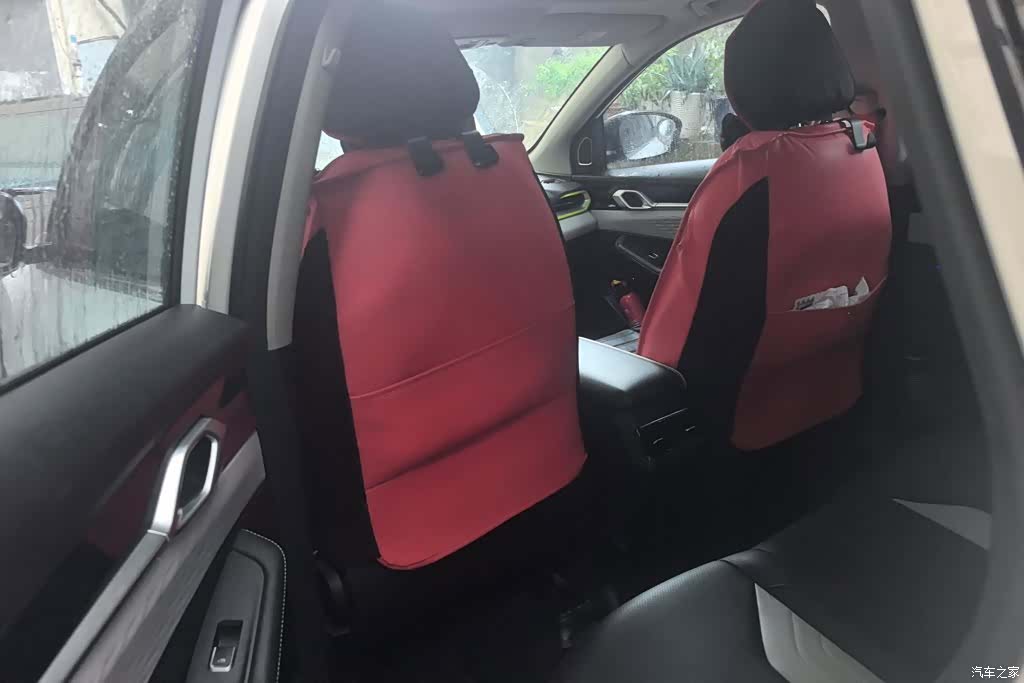 Geely Coolray, 2023 11