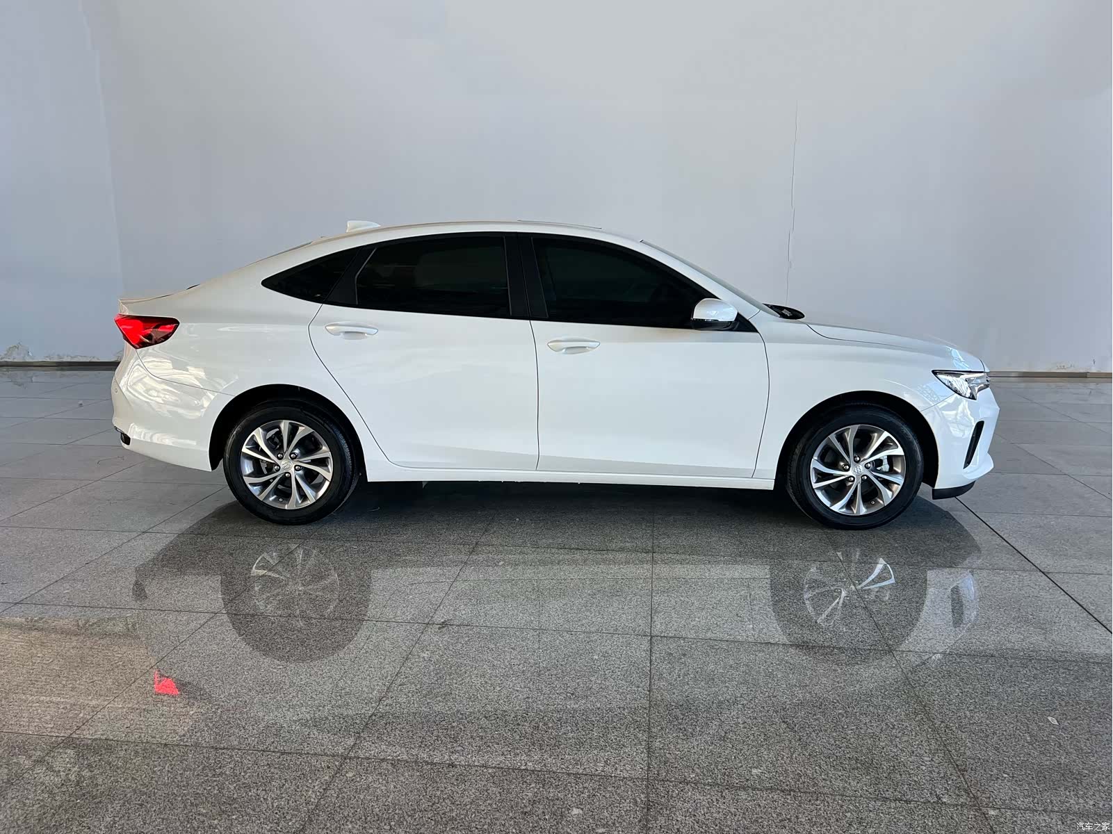 Buick Verano, 2025 3