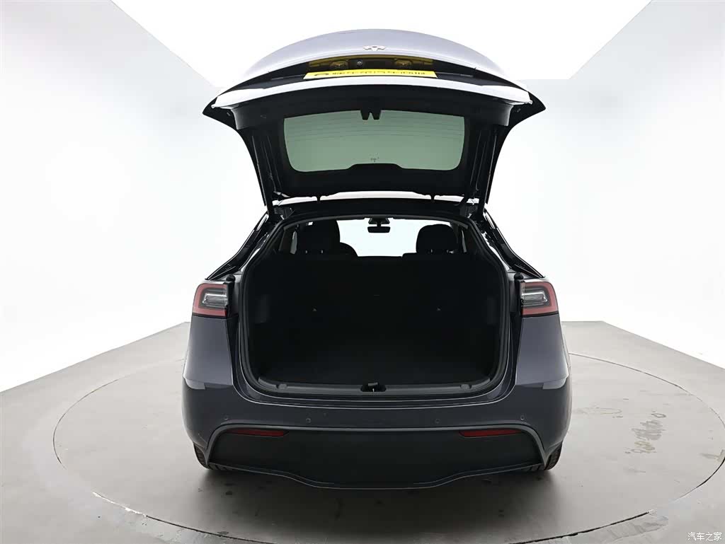 Tesla Model Y, 2021 10