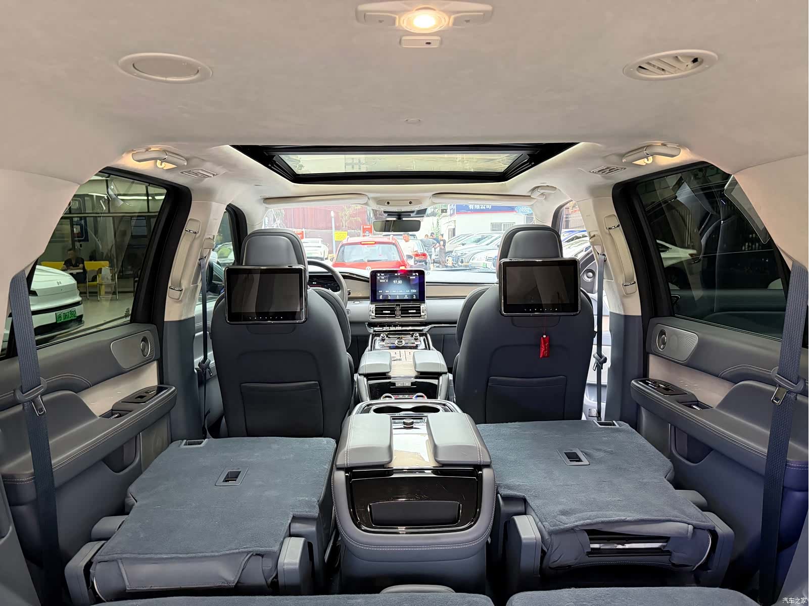 Lincoln Navigator, 2020 14