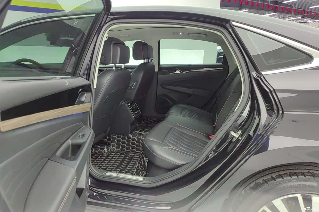 Volkswagen Passat, 2020 11