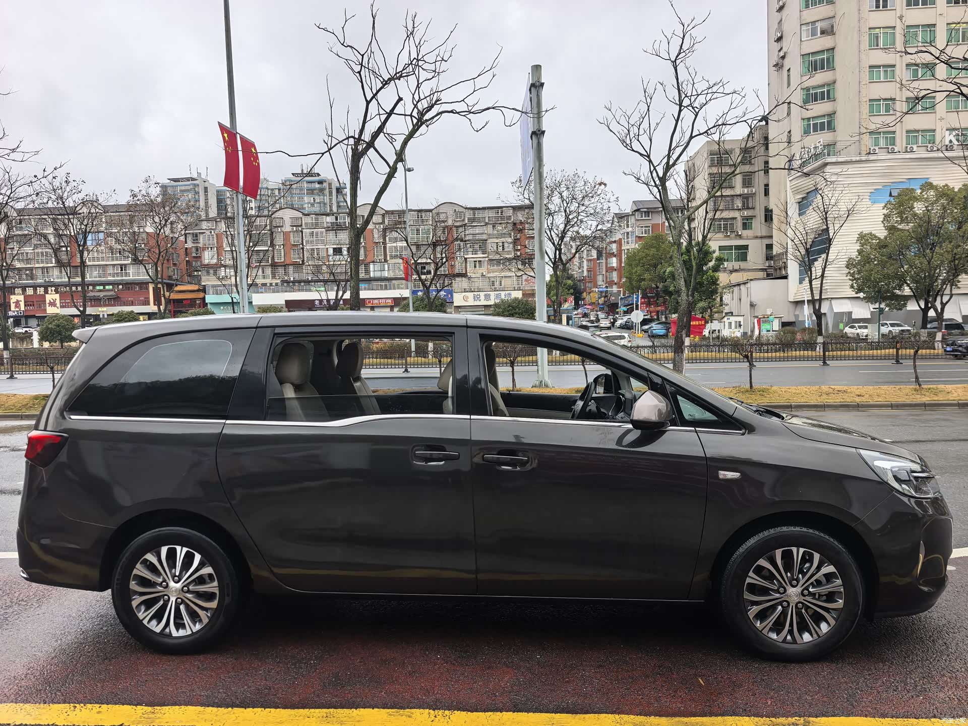 Buick GL8, 2022 4
